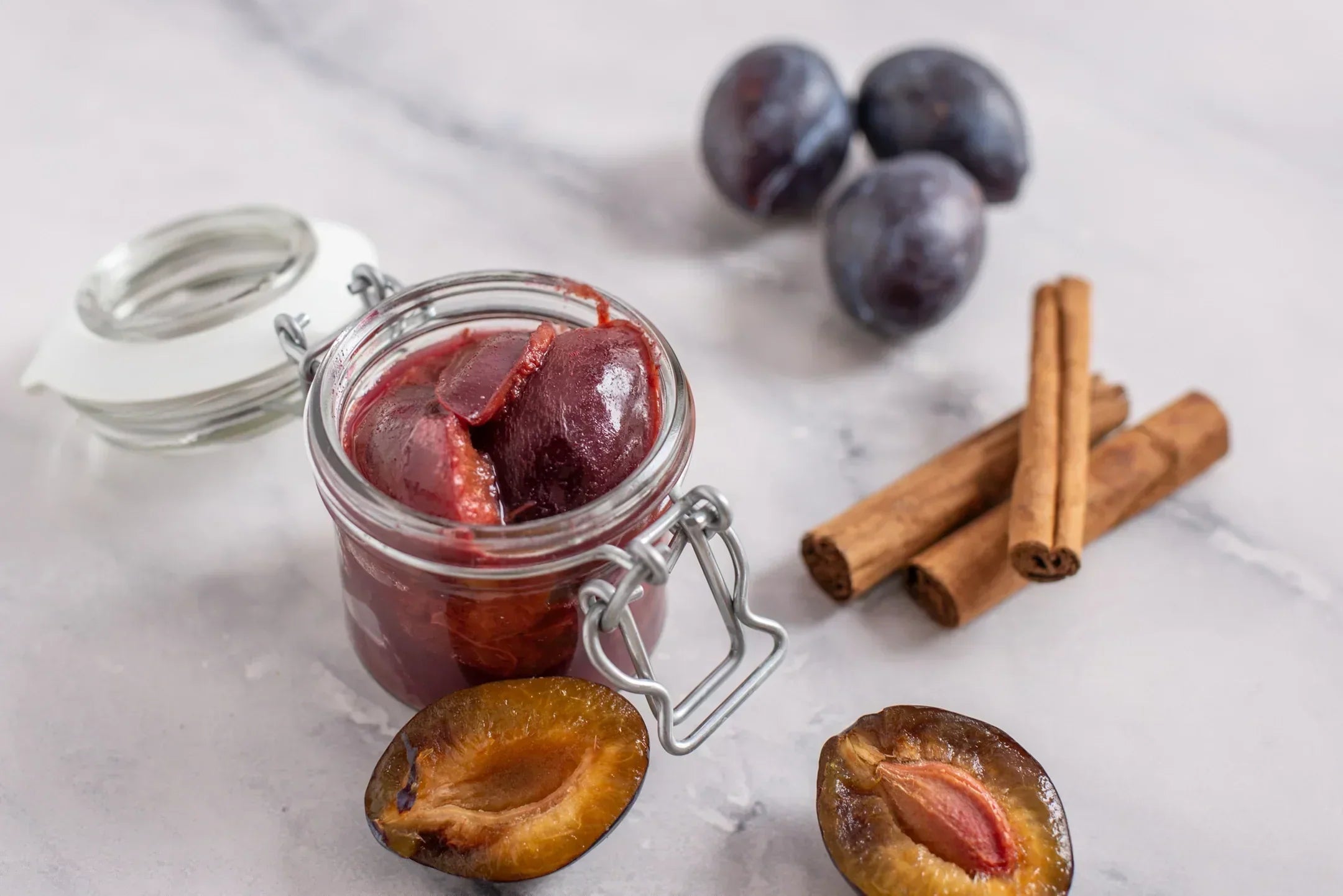 Vanilla and cinnamon roasted plums