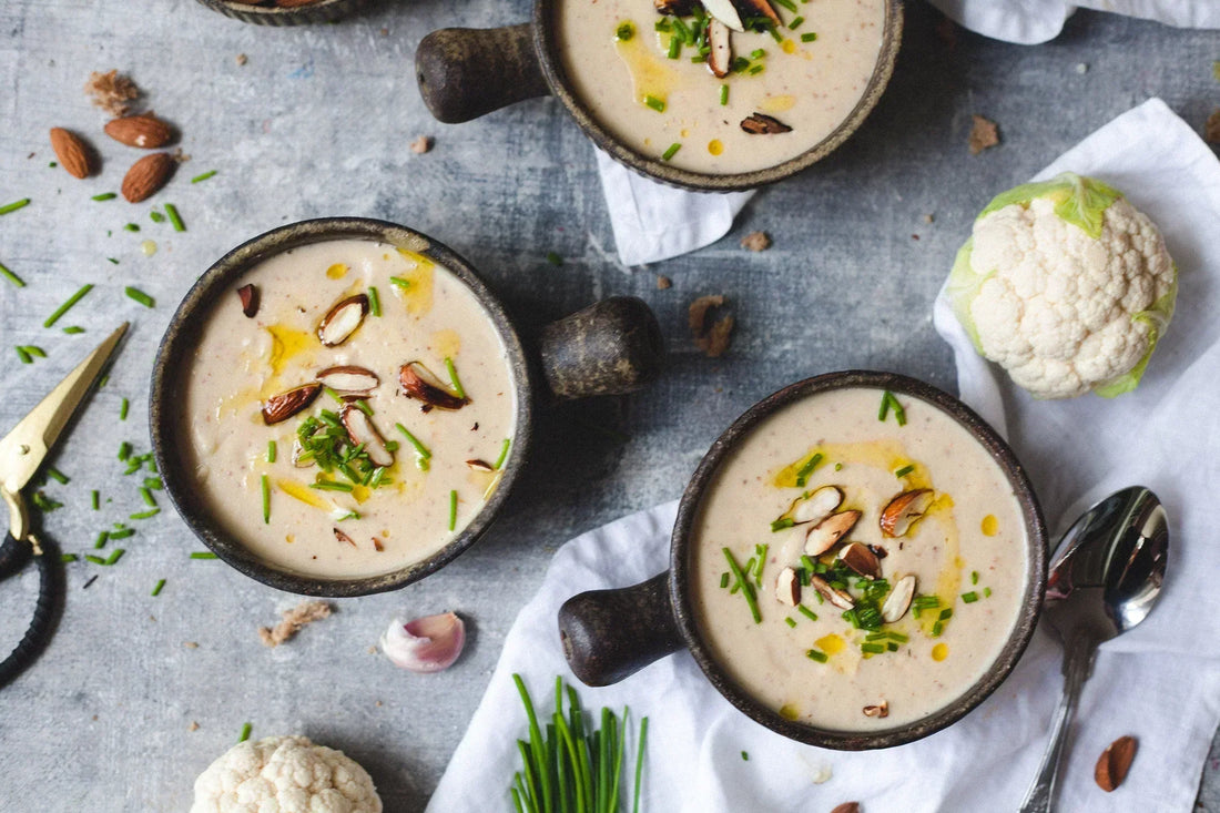 Roasted cauliflower soup with almonds